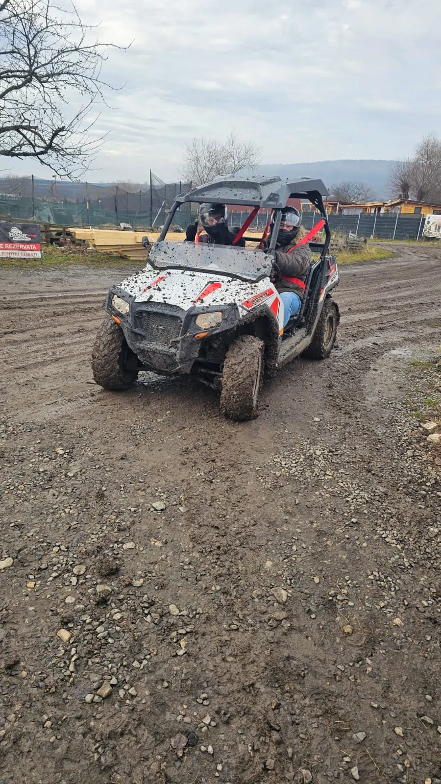 Polaris RZR în Noroi