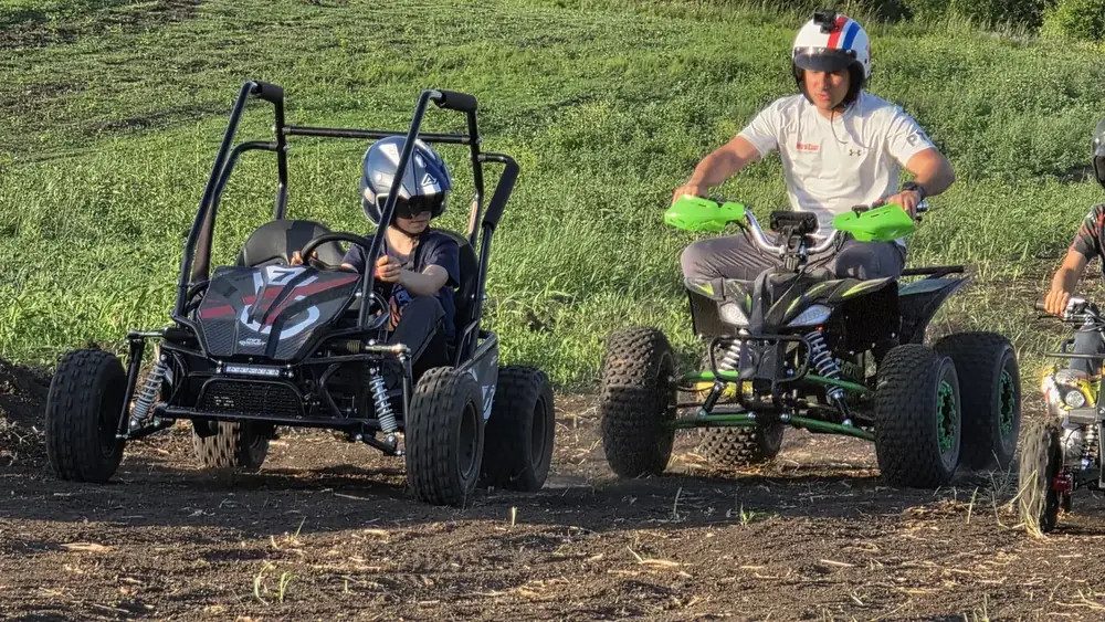 ATV electric pentru copii pe pista BuggyZone din Cluj-Napoca
